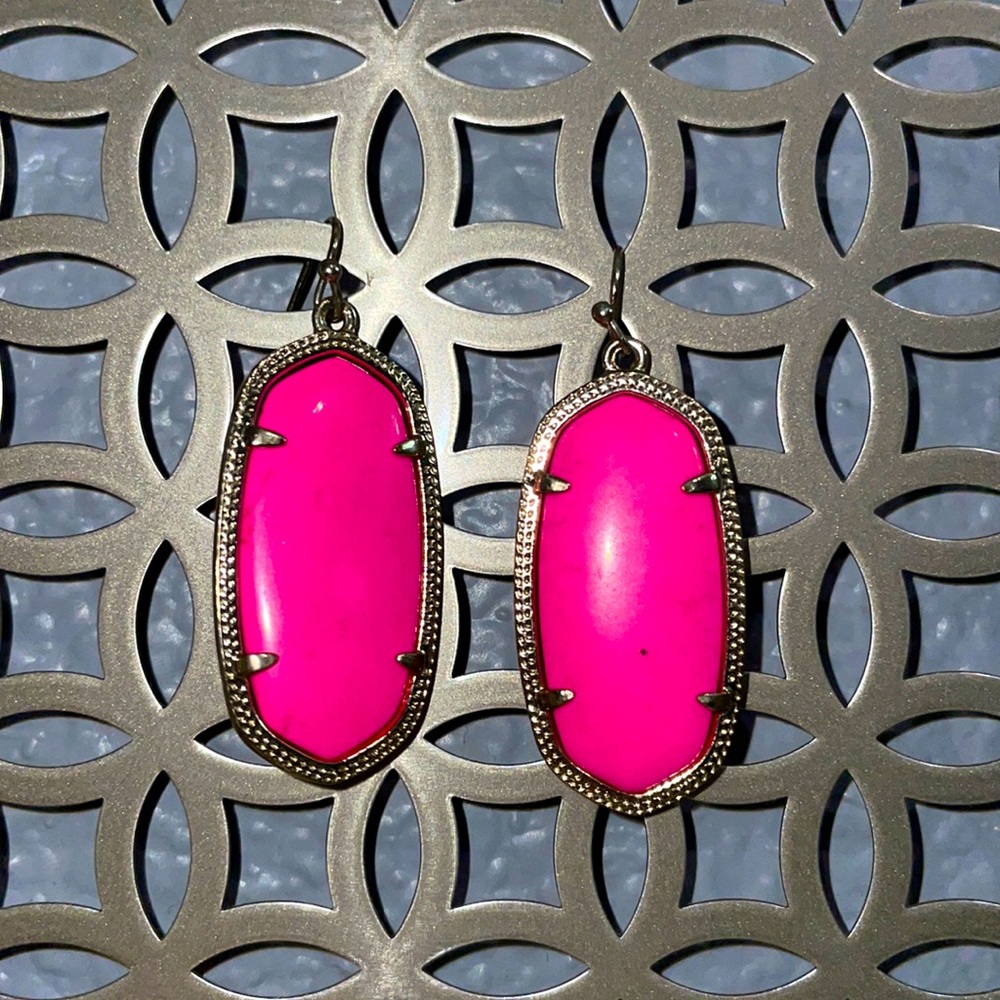 Kendra Scott Elle Gold Drop Earrings in Neon Pink Magnesite